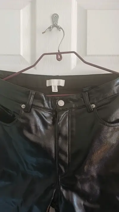Pantalones de cuero sintético negros - miniatura 2