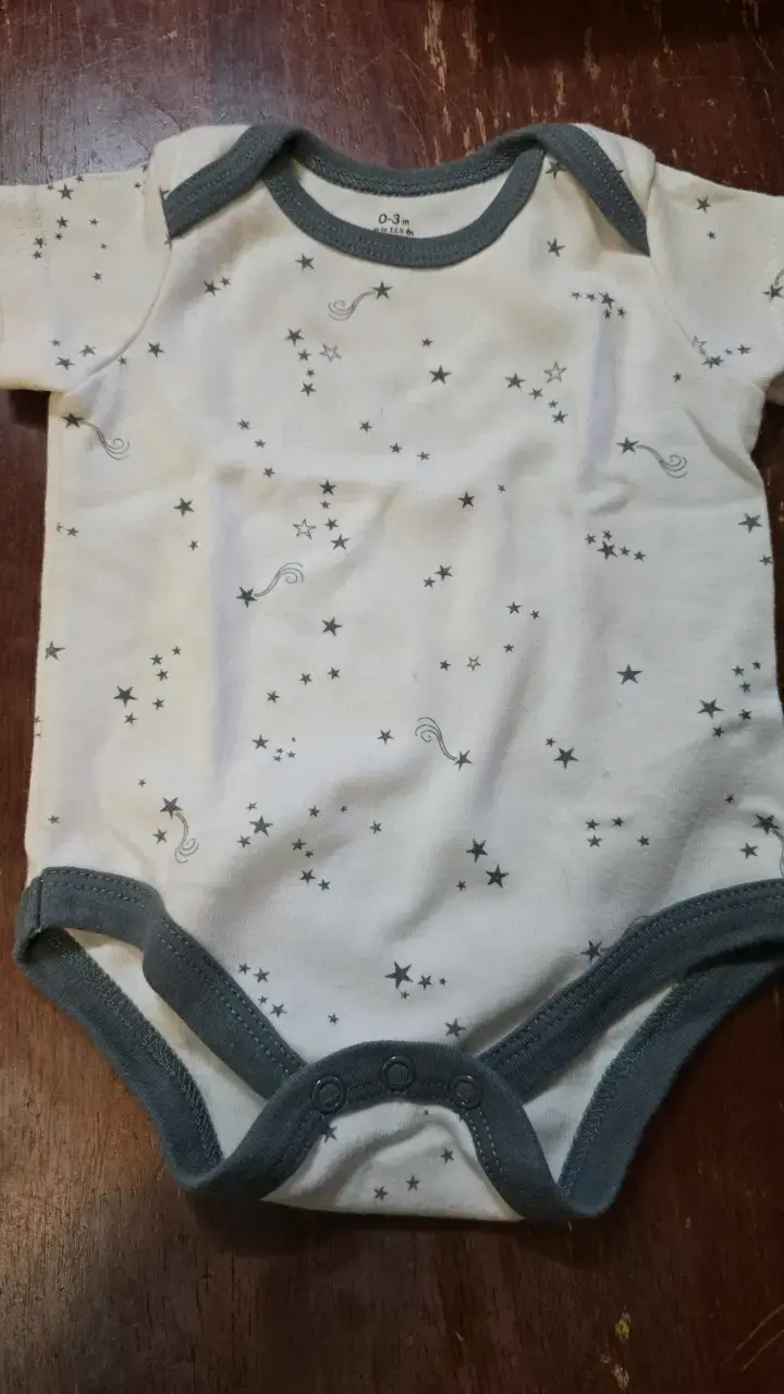 Body de bebé con estampado de estrellas - 4