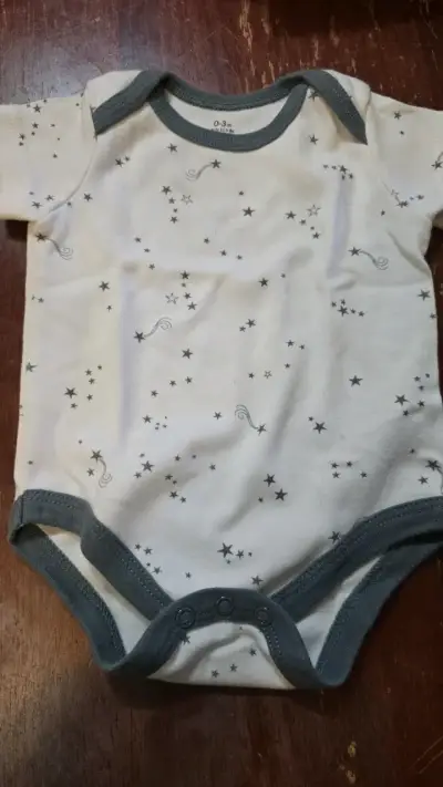 Body de bebé con estampado de estrellas - miniatura 4
