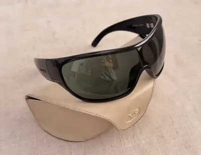 VoVogue Gafas de sol negras con estuche - miniatura 1