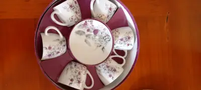 Juego de tazas de té con diseño floral - miniatura 1
