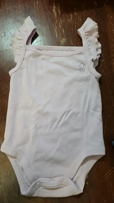 Body de bebé lila con volantes - miniatura 1