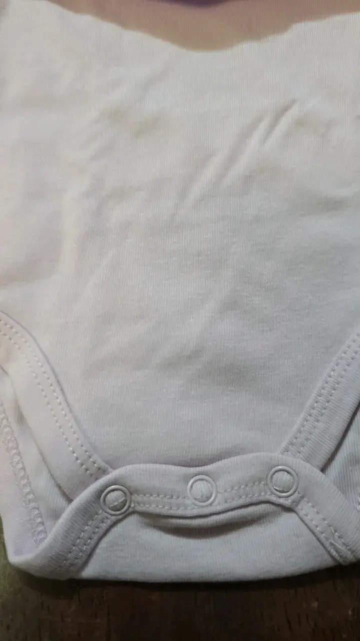 Body de bebé lila con volantes - 5