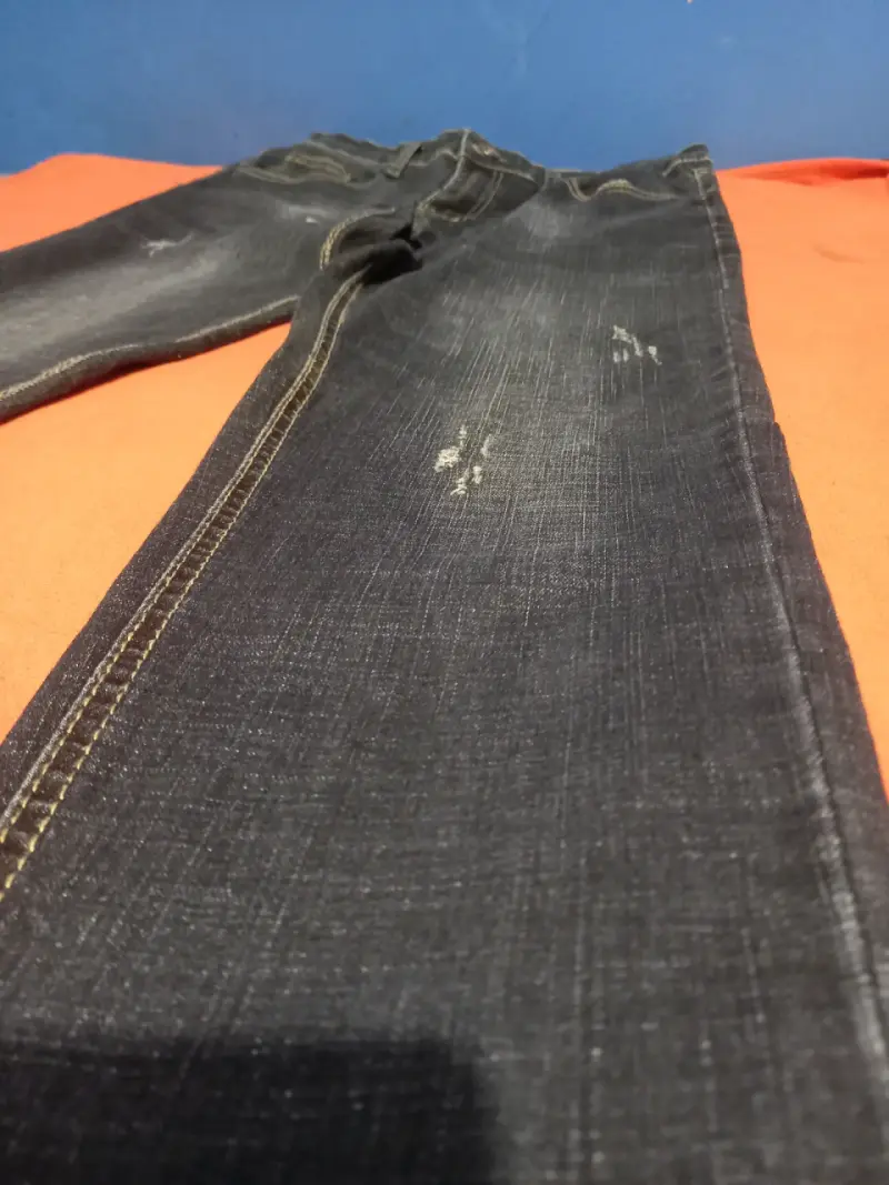 Jeans oscuros tipo desgastados para hombre - 2