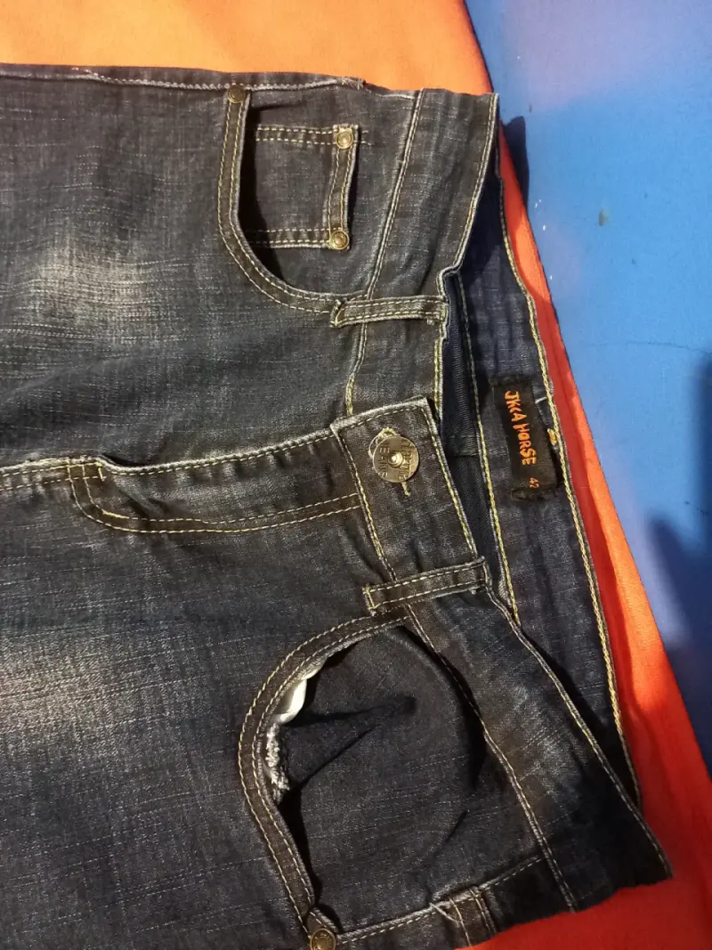 Jeans oscuros tipo desgastados para hombre - 3