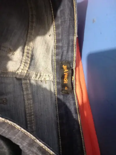 Jeans oscuros tipo desgastados para hombre - miniatura 4