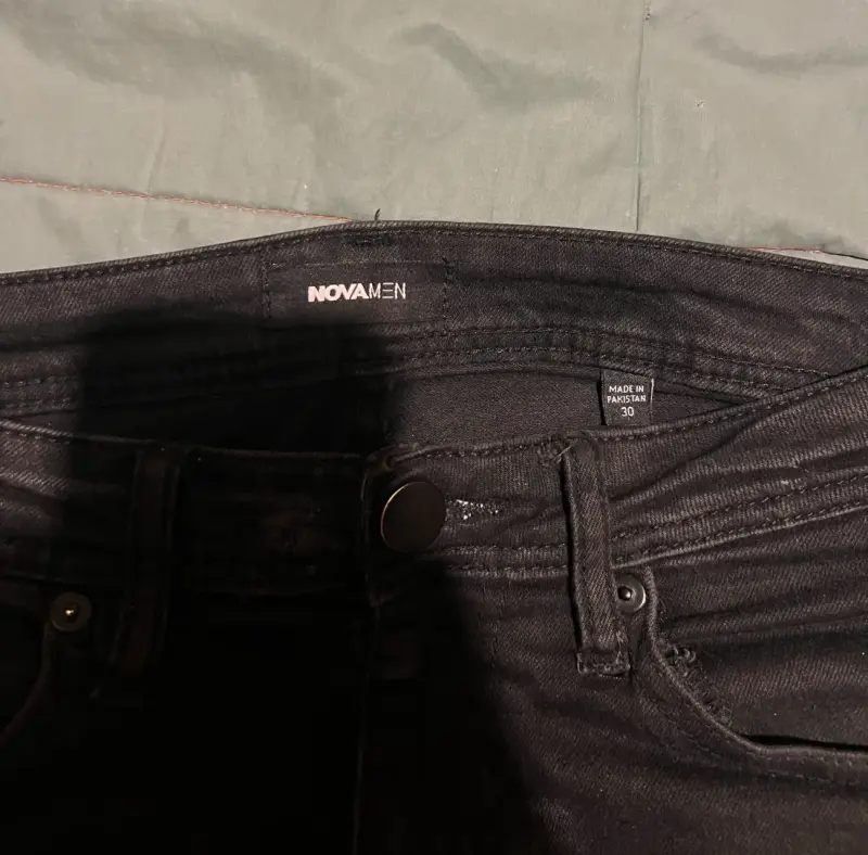 Jeans acampanados Fashion Nova negros - 4