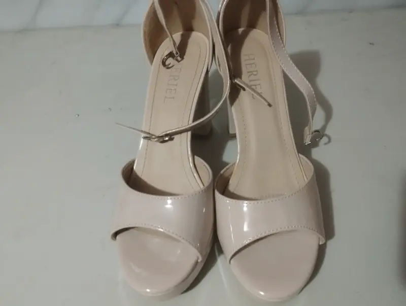 Sandalias de tacón beige - 2