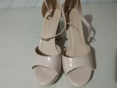 Sandalias de tacón beige - miniatura 2