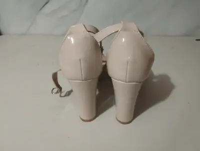 Sandalias de tacón beige - miniatura 3