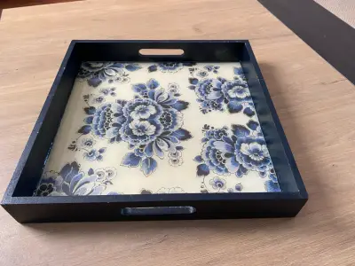 Bandeja decorativa con diseño floral azul - miniatura 2