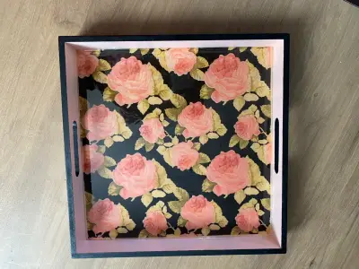 Bandeja decorativa con diseño floral - miniatura 1