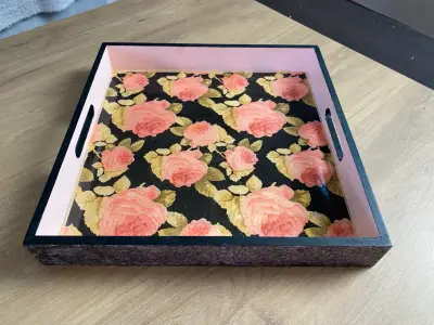Bandeja decorativa con diseño floral - miniatura 2