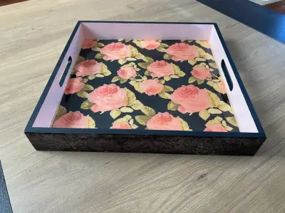 Bandeja decorativa con diseño floral - miniatura 3