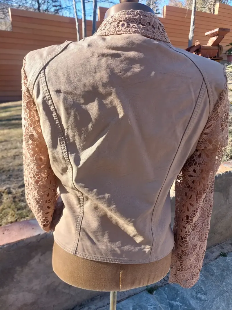 Chaqueta de encaje beige con cierre - 2