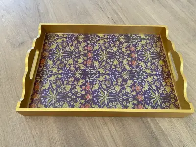 Bandeja decorativa de madera dorada - miniatura 3