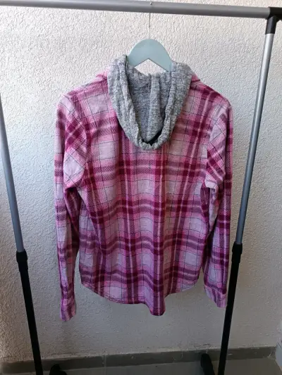 Camisa de franela a cuadros rosados con capucha - miniatura 4