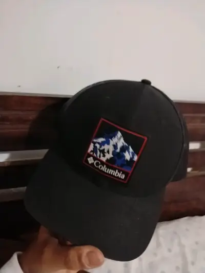 Gorra negra Columbia con logo de montaña - miniatura 1
