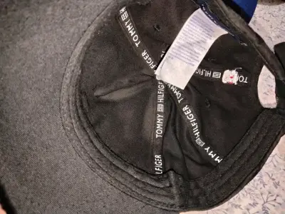 Gorra Tommy Hilfiger negra unisex - miniatura 2
