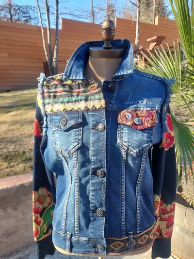 Chaqueta de mezclilla con diseño étnico - miniatura 1