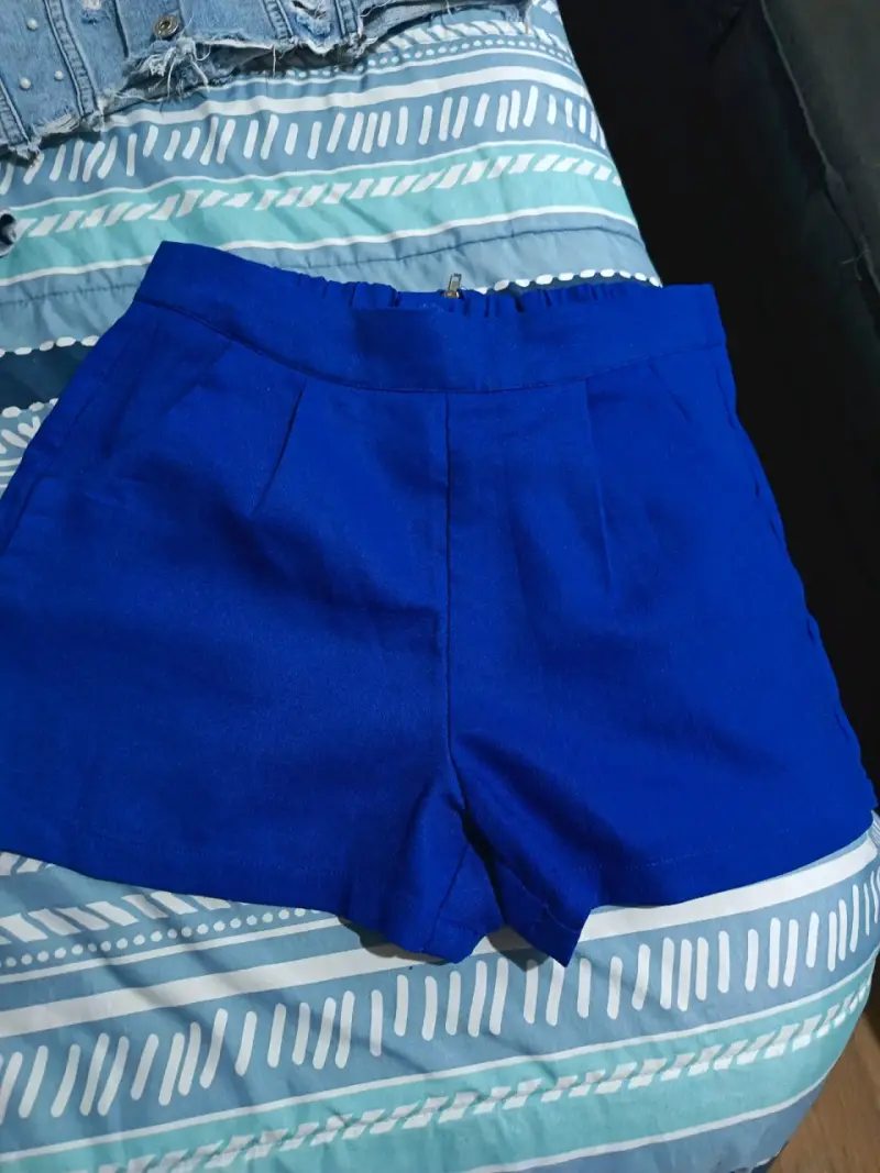 Shorts azules de mujer con bolsillos