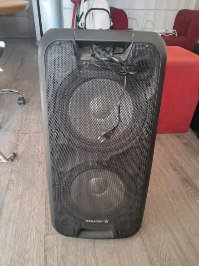 Parlante portátil Master-G con doble woofer - miniatura 1