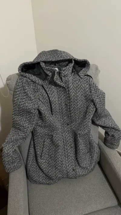Abrigo de lana con capucha gris y negro - miniatura 1