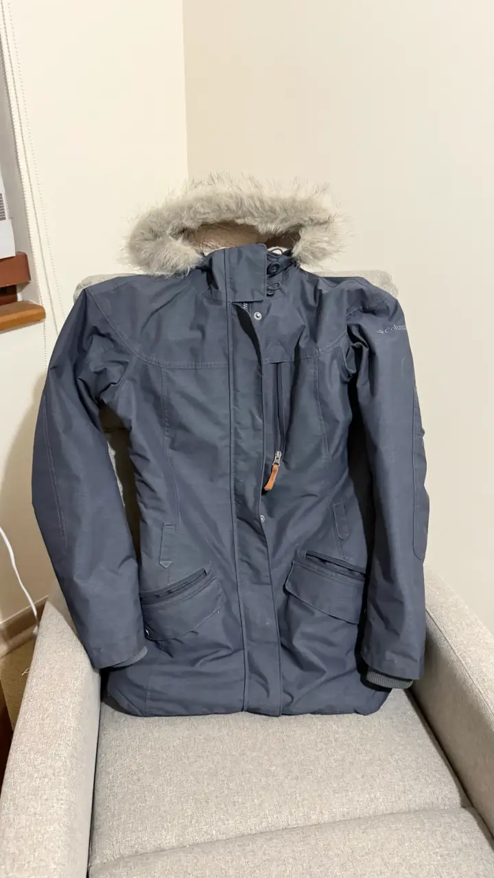 Parka Columbia gris con capucha - 2