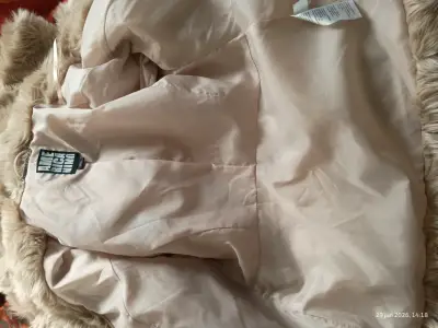 Abrigo de piel sintética beige elegante - miniatura 4