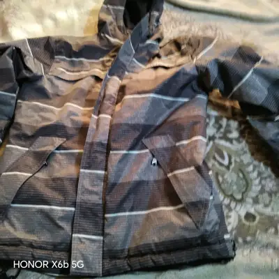 Chaqueta impermeable con capucha a rayas - miniatura 1