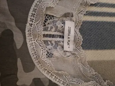 Polera sin mangas camuflaje con encaje - miniatura 2