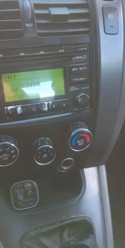 Hyundai Tucson SUV en buen estado - miniatura 6