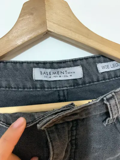 Pantalón negro Basement talla 40 - miniatura 2