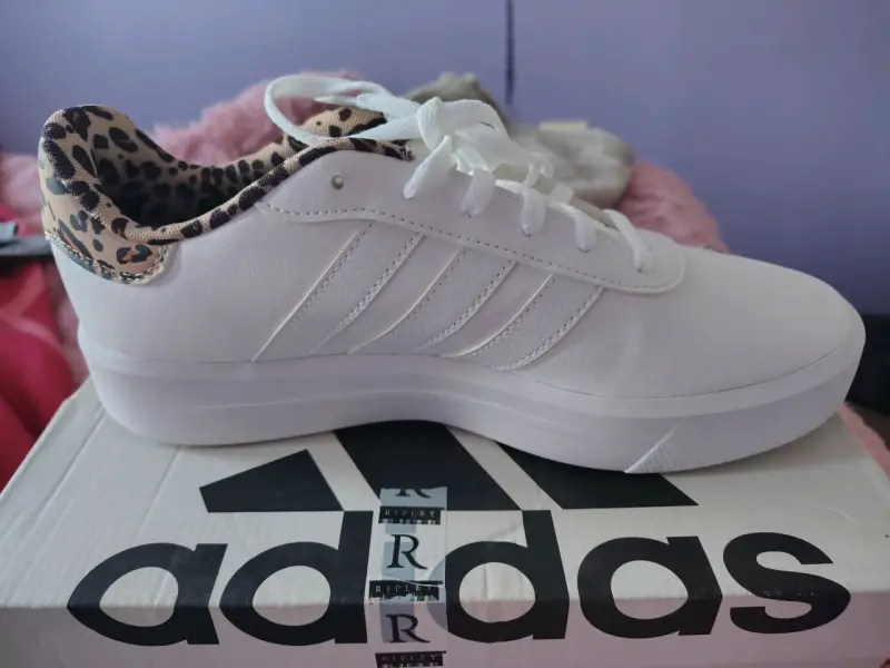 Zapatillas blancas con detalle animal print - 3