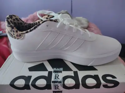 Zapatillas blancas con detalle animal print - miniatura 3