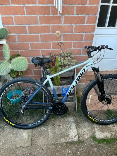Bicicleta de montaña Upland con neumáticos Maxxis - miniatura 1