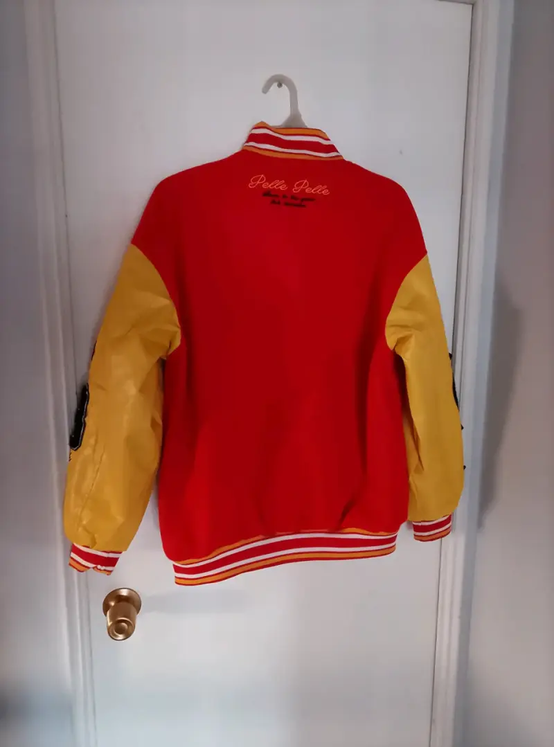 Chaqueta varsity roja con parches - 2