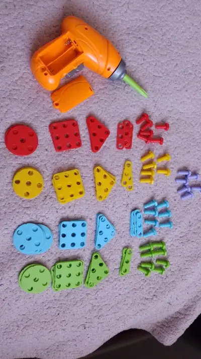 Juego de construcción infantil con taladro - miniatura 1