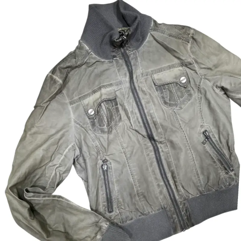 Chaqueta bomber gris con cierre y bolsillos - 2
