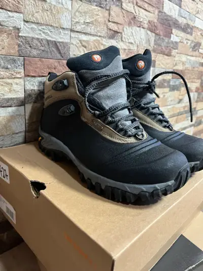 Botas de montaña Merrell impermeables talla 41 - miniatura 1