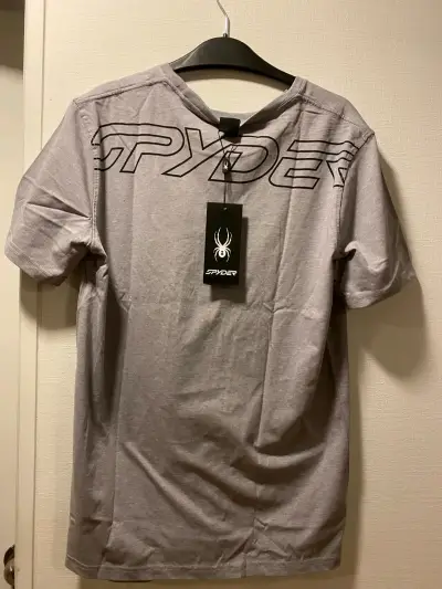 Polera gris con diseño de araña - miniatura 2