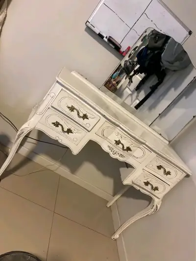 Tocador vintage blanco con espejo - miniatura 1