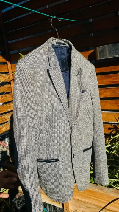 Blazer gris elegante para hombre - miniatura 1