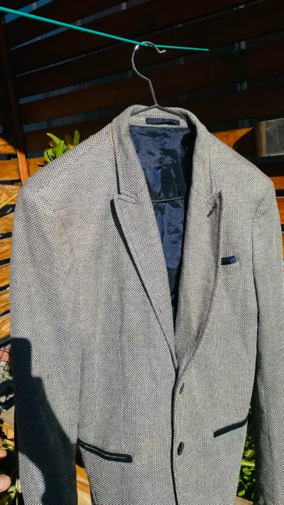 Blazer gris elegante para hombre - miniatura 2