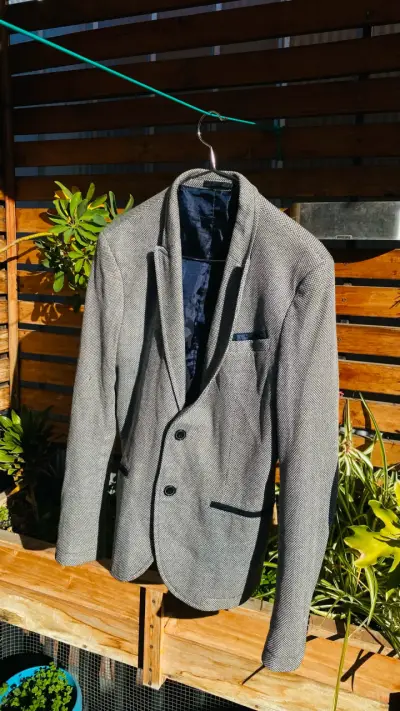 Blazer gris elegante para hombre - miniatura 4