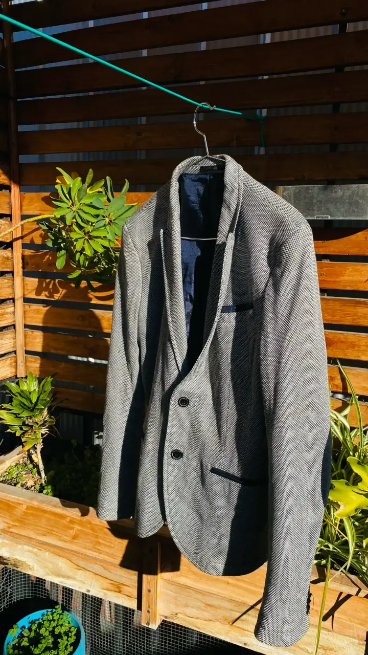 Blazer gris elegante para hombre - 5
