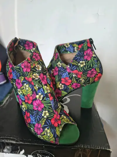 Botines de tacón alto con estampado floral - miniatura 1