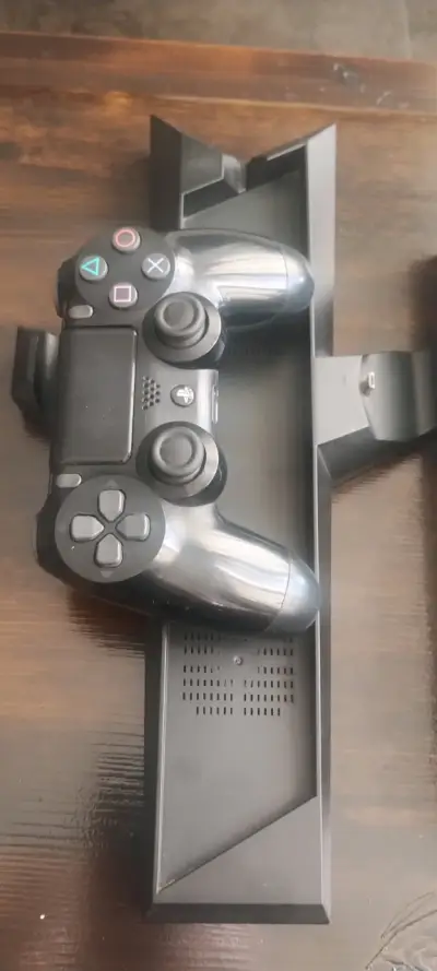 Consola PlayStation 4 con control y base - miniatura 2