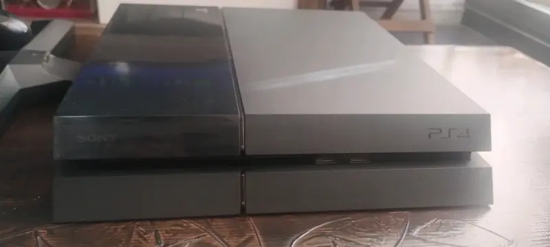 Consola PlayStation 4 con control y base - 3