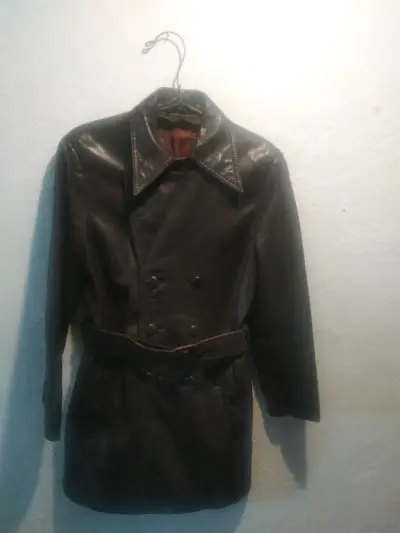 Abrigo de cuero negro con cinturón - miniatura 1